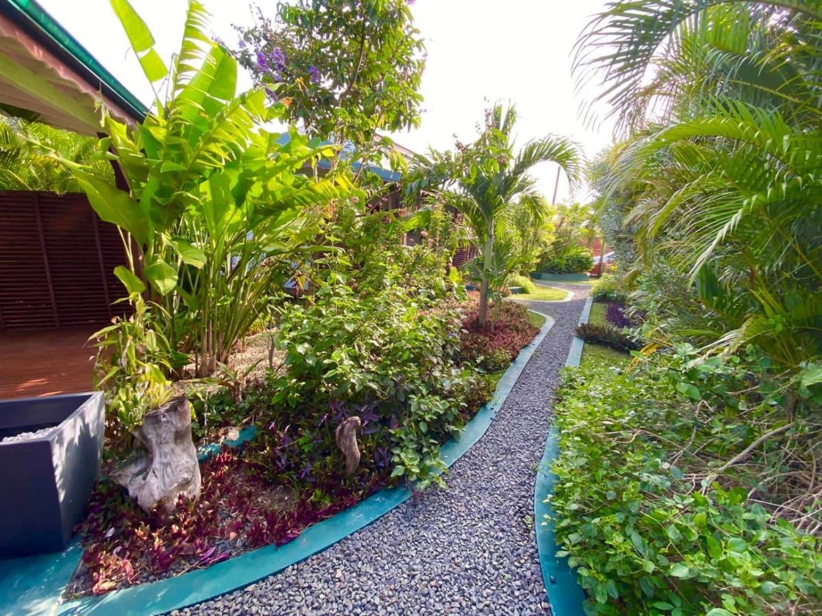 Titalee Lodge 3 Villas Autour D'Une Piscine Saint-Francois  Eksteriør billede